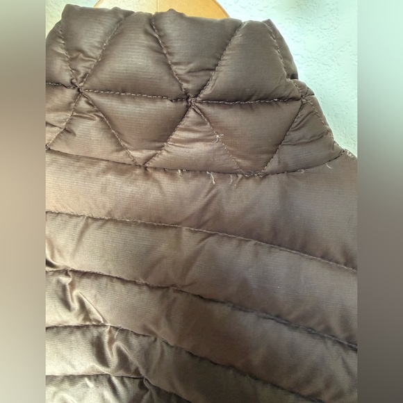 🤎 Patagonia Women's Chocolate Brown Down Puffer Vest EUC - Picture 7 of 13